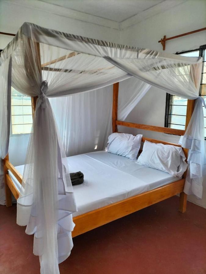 Mambo Leo Hostel Падже Экстерьер фото
