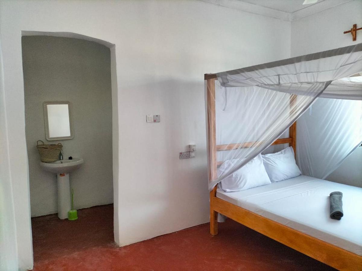 Mambo Leo Hostel Падже Экстерьер фото