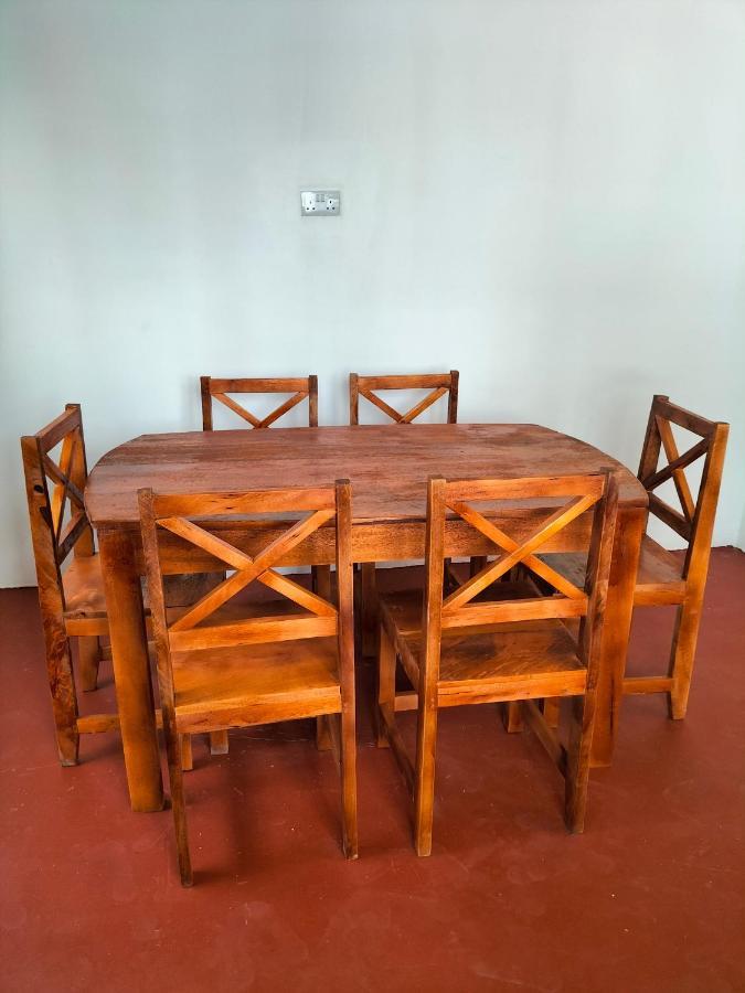 Mambo Leo Hostel Падже Экстерьер фото