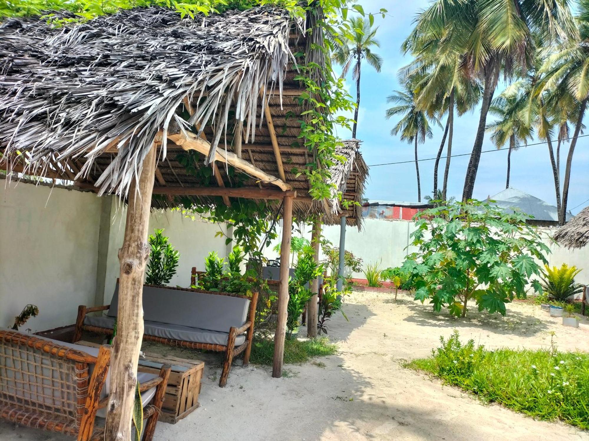 Mambo Leo Hostel Падже Экстерьер фото